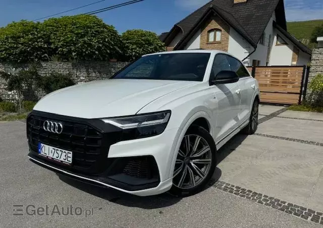 AUDI Q8 