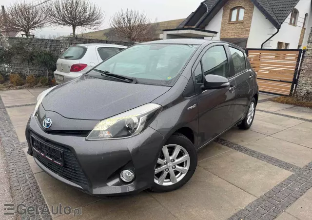 TOYOTA Yaris Hybrid 100 Premium