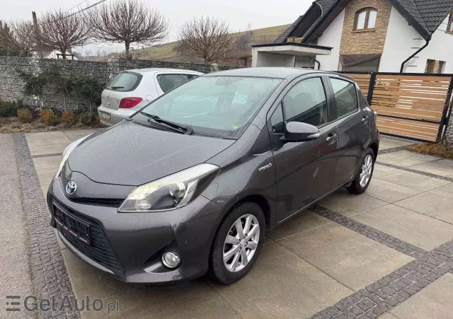 TOYOTA Yaris Hybrid 100 Premium