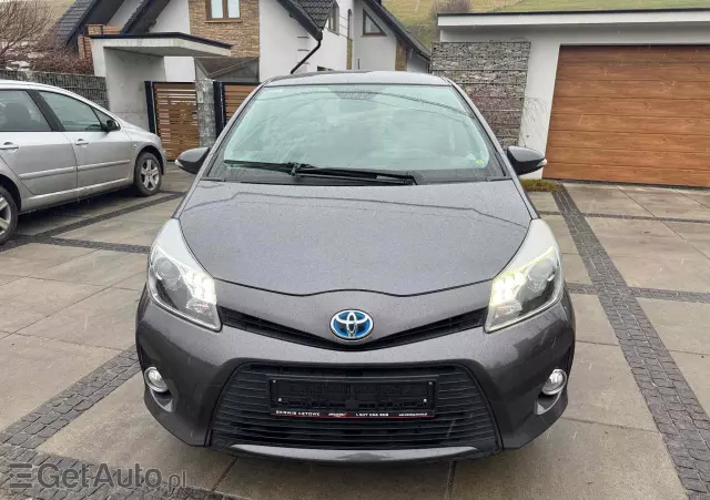 TOYOTA Yaris Hybrid 100 Premium