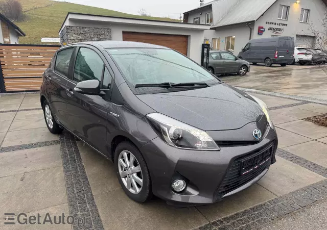 TOYOTA Yaris Hybrid 100 Premium