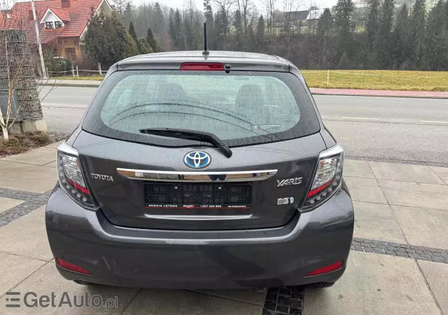 TOYOTA Yaris Hybrid 100 Premium