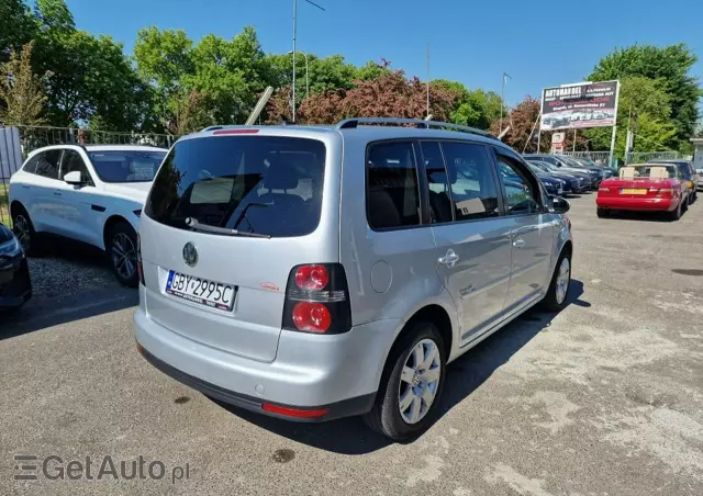 VOLKSWAGEN Touran 