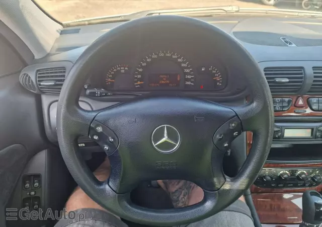 MERCEDES-BENZ Klasa C 180 T Kompressor Automatik Classic