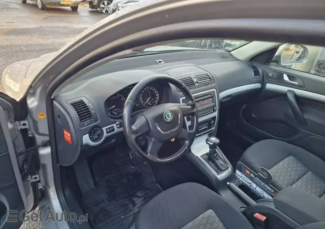 SKODA Octavia Combi 1.4 TSI DSG FAMILY