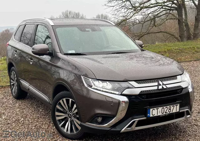 MITSUBISHI Outlander 2.0 Instyle Navi 4WD CVT