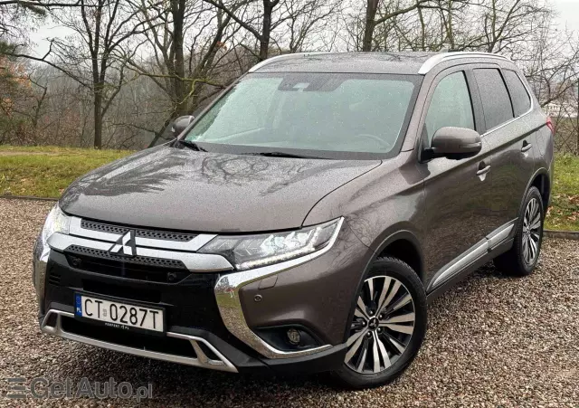 MITSUBISHI Outlander 2.0 Instyle Navi 4WD CVT