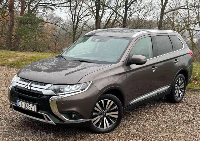 MITSUBISHI Outlander 2.0 Instyle Navi 4WD CVT