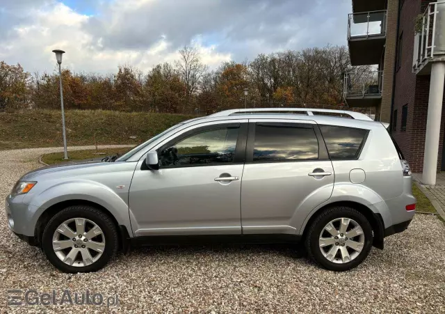 MITSUBISHI Outlander 2.0 DI-D 4WD Invite