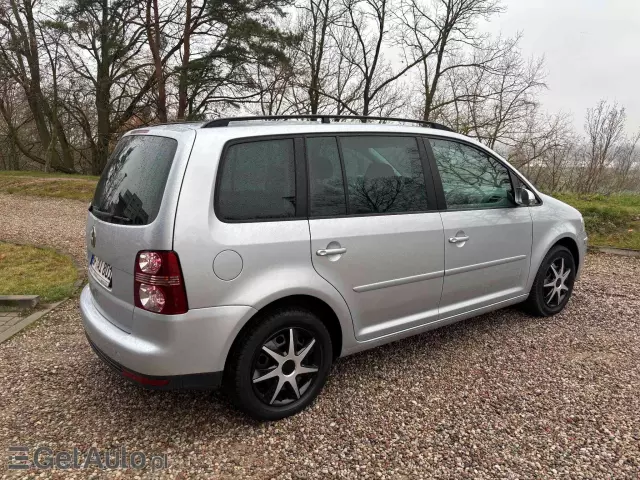 VOLKSWAGEN Touran 