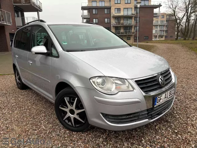 VOLKSWAGEN Touran 