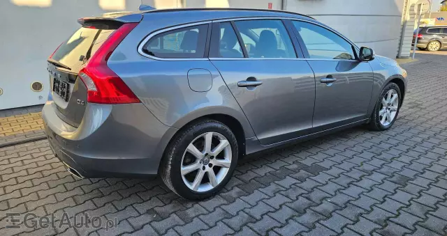 VOLVO V60 D4 Geartronic Summum