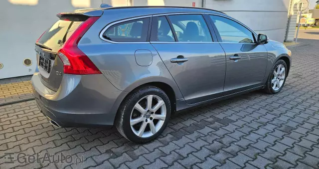 VOLVO V60 D4 Geartronic Summum