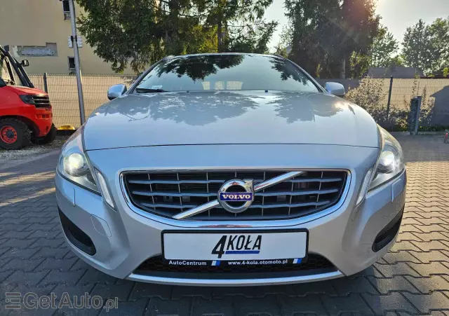 VOLVO V60 T3 Momentum