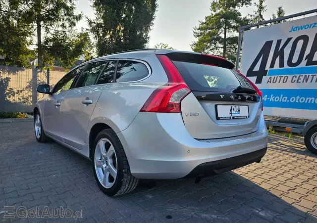 VOLVO V60 T3 Momentum