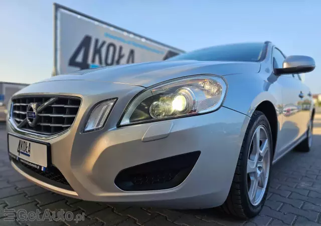 VOLVO V60 T3 Momentum