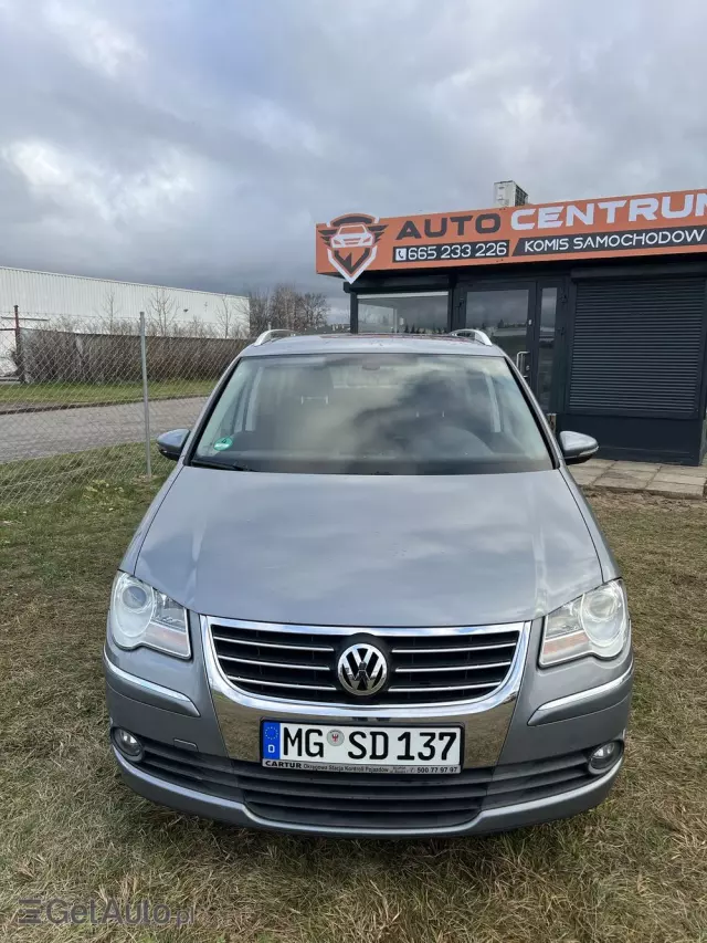 VOLKSWAGEN Touran 