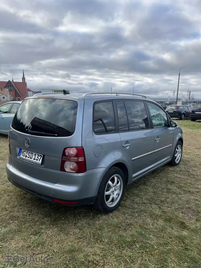 VOLKSWAGEN Touran 