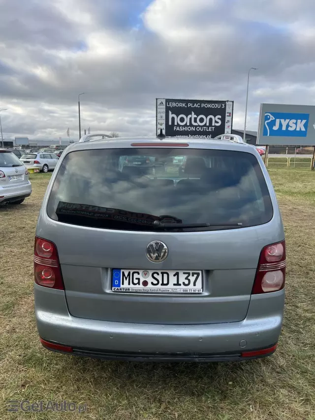 VOLKSWAGEN Touran 