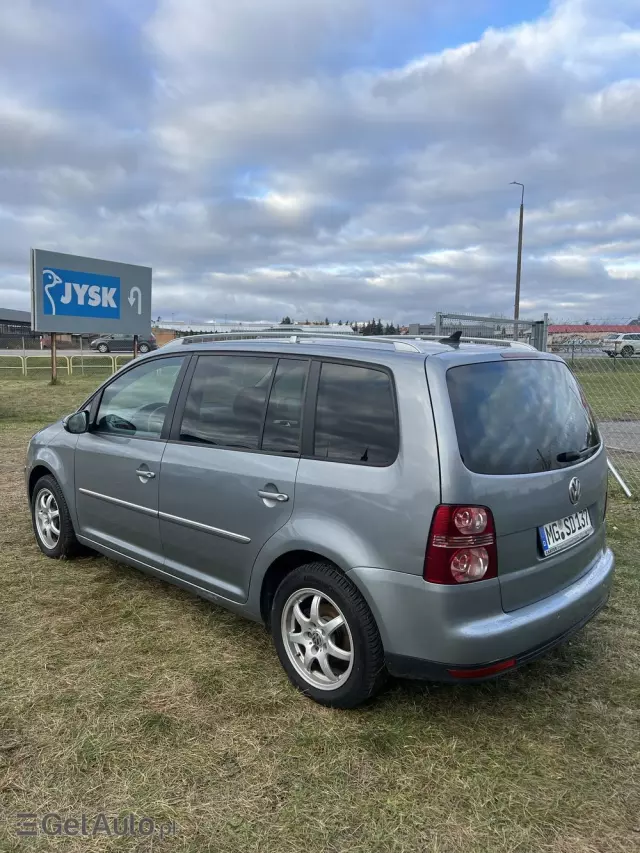 VOLKSWAGEN Touran 