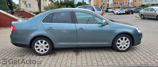 VOLKSWAGEN Jetta 1.6 Comfortline