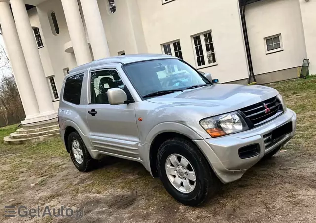 MITSUBISHI Pajero 