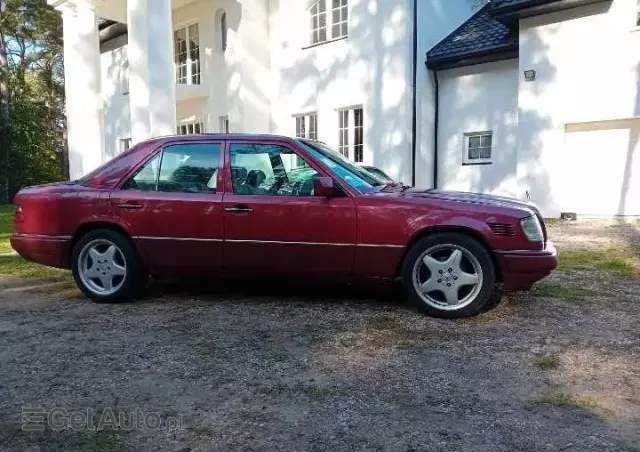 MERCEDES-BENZ W 124 