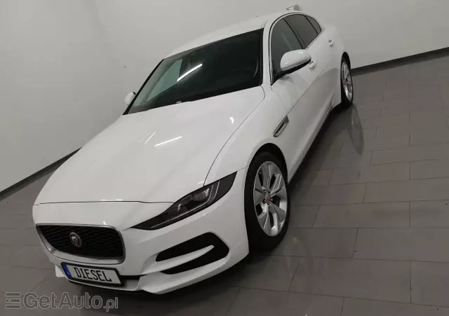 JAGUAR XE 2.0 D180 SE