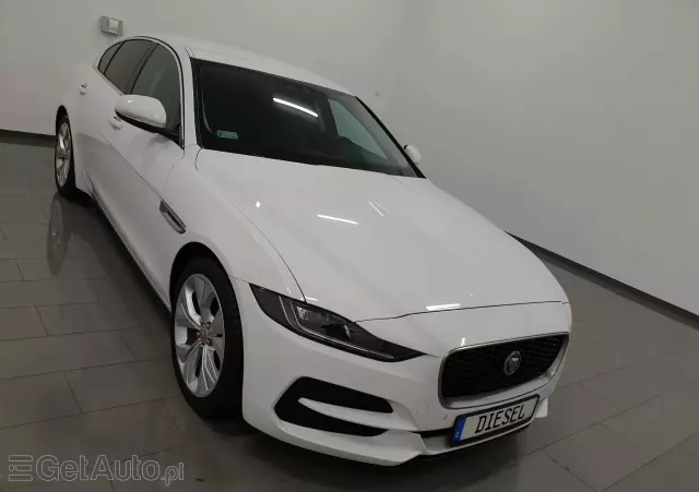 JAGUAR XE 2.0 D180 SE