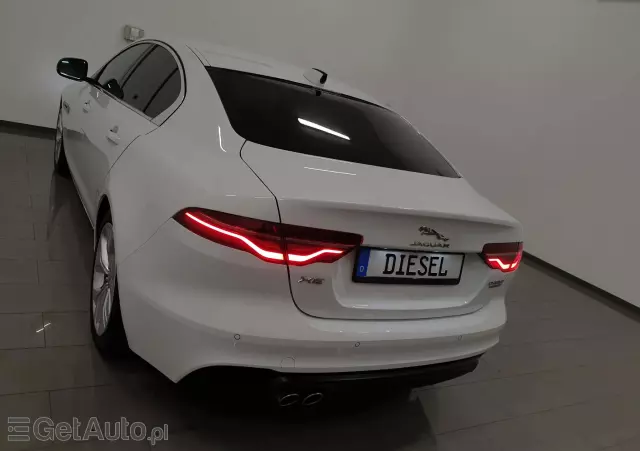 JAGUAR XE 2.0 D180 SE