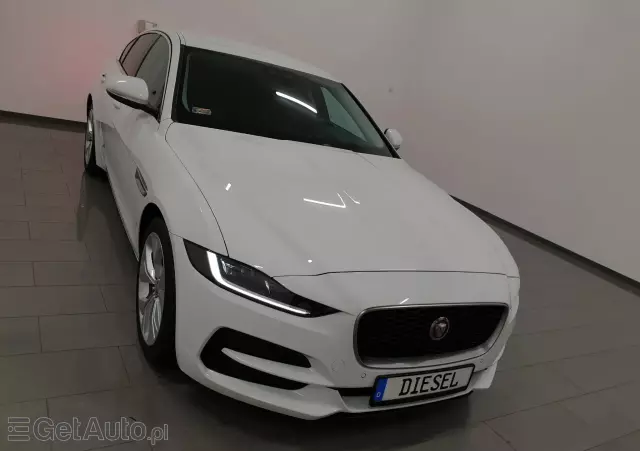 JAGUAR XE 2.0 D180 SE