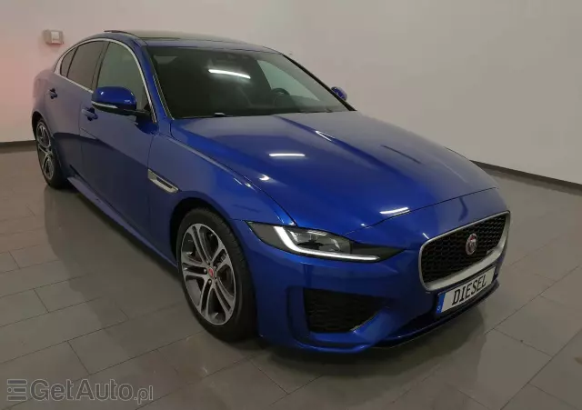 JAGUAR XE 2.0 D180 R-Dynamic SE