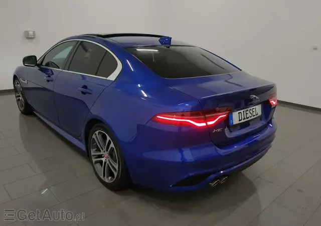 JAGUAR XE 2.0 D180 R-Dynamic SE