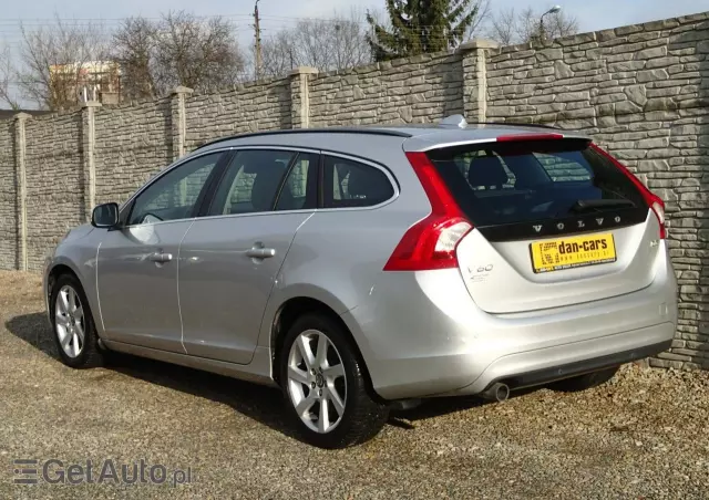 VOLVO V60 D3 Momentum