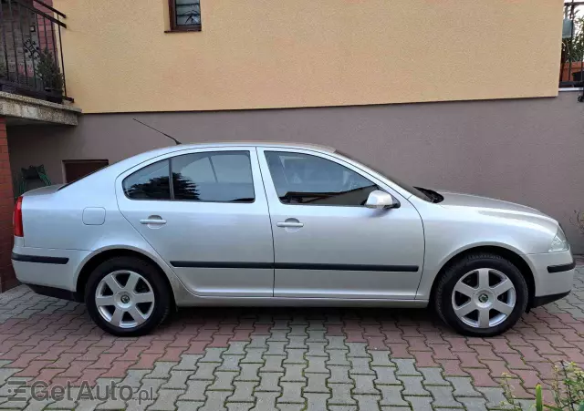 SKODA Octavia 1.6 FSI Elegance