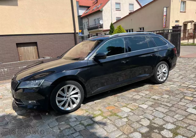 SKODA Superb 2.0 TDI Ambition DSG