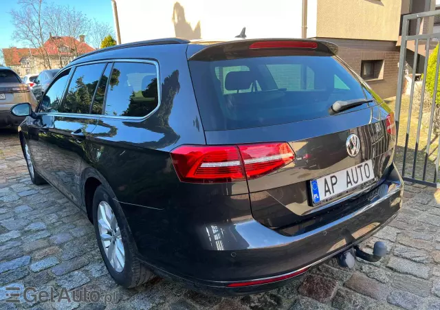 VOLKSWAGEN Passat Variant 1.6 TDI (BlueMotion Technology) DSG Comfortline