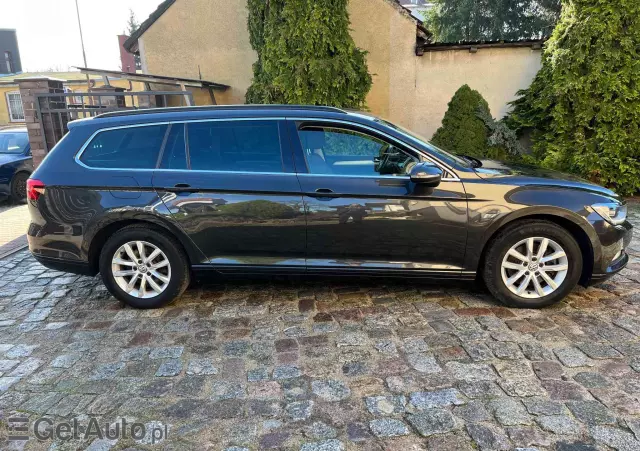 VOLKSWAGEN Passat Variant 1.6 TDI (BlueMotion Technology) DSG Comfortline