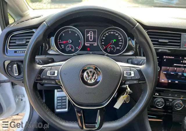 VOLKSWAGEN Golf 1.6 TDI DSG Sound