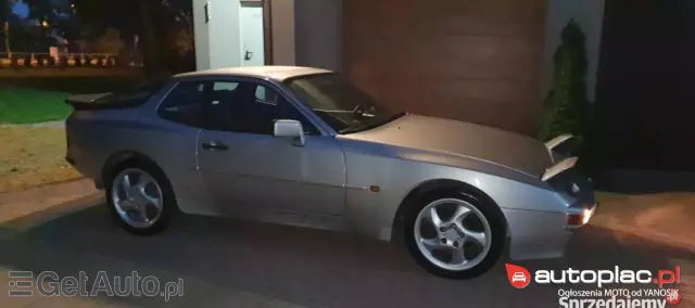 PORSCHE 944 