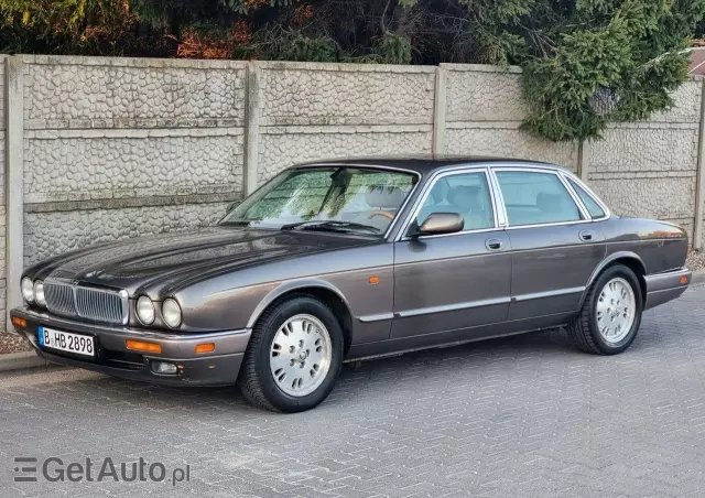 JAGUAR XJ 