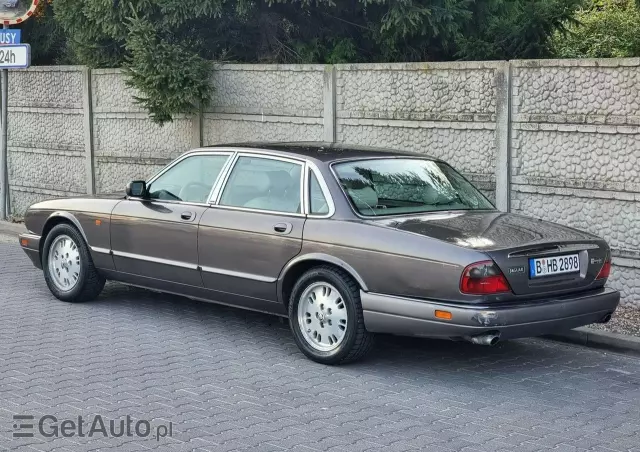 JAGUAR XJ 