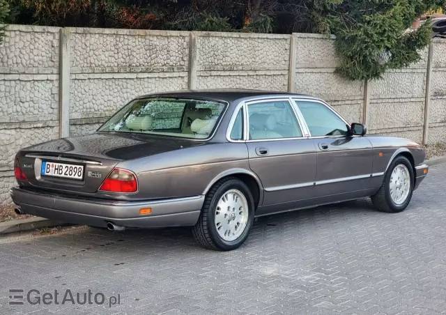 JAGUAR XJ 