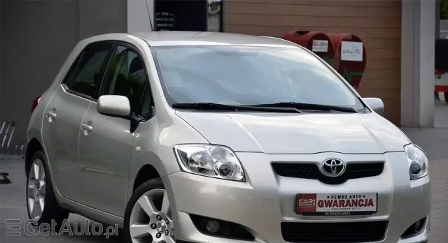 TOYOTA Auris 