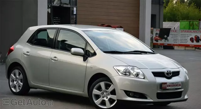 TOYOTA Auris 