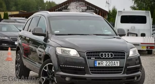 AUDI Q7 