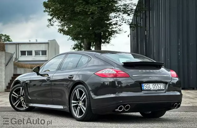 PORSCHE Panamera 