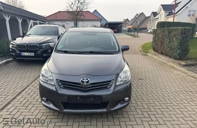 TOYOTA Verso 