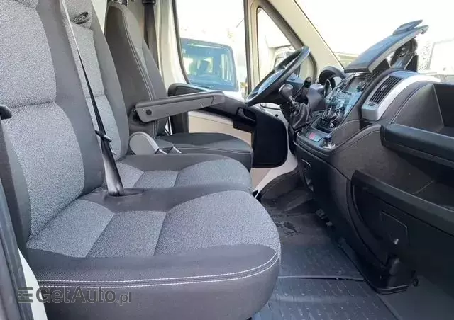 FIAT Ducato kontener z windą 2,3 150 KM klima 