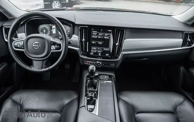 VOLVO V90 D3 Momentum